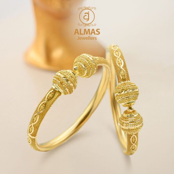 Discover elegant gold kara designs for men and women. Traditional, stylish, and perfect for weddings, gifts, or daily wear in Lahore Pakistan.